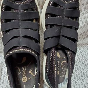 BZees sandals
